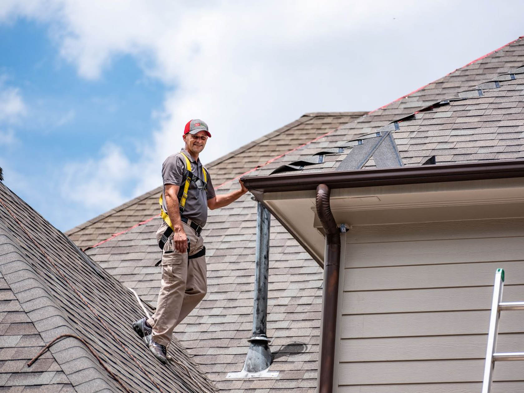 Seasonal Tips from a Roofing Contractor to Maintain Your Roof